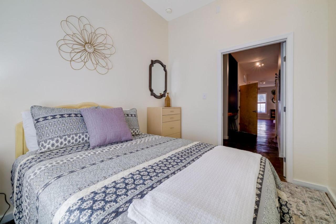 Southern Charmer-Historic District Downtown-Front Porch-Walk Score 90!!-Private Parking-1 Minute To Forsyth Park Савана Екстериор снимка