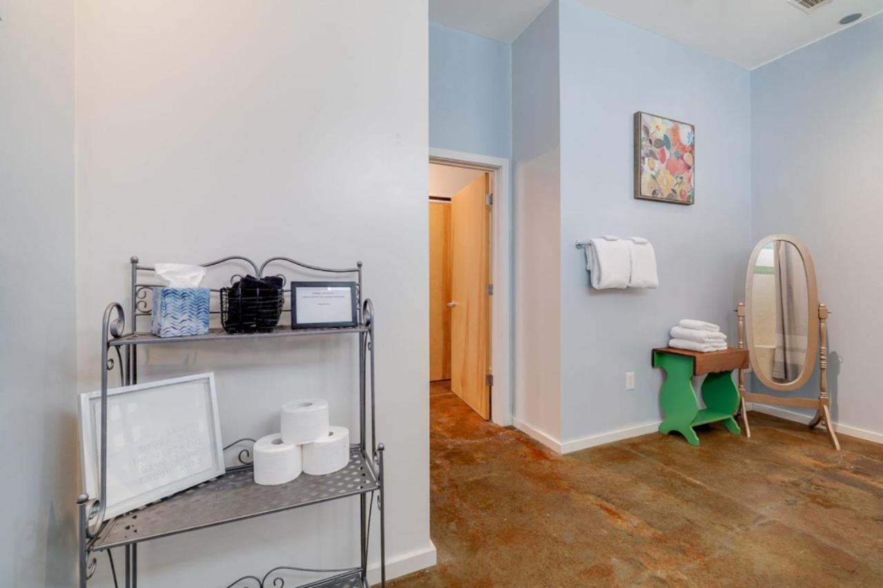 Southern Charmer-Historic District Downtown-Front Porch-Walk Score 90!!-Private Parking-1 Minute To Forsyth Park Савана Екстериор снимка