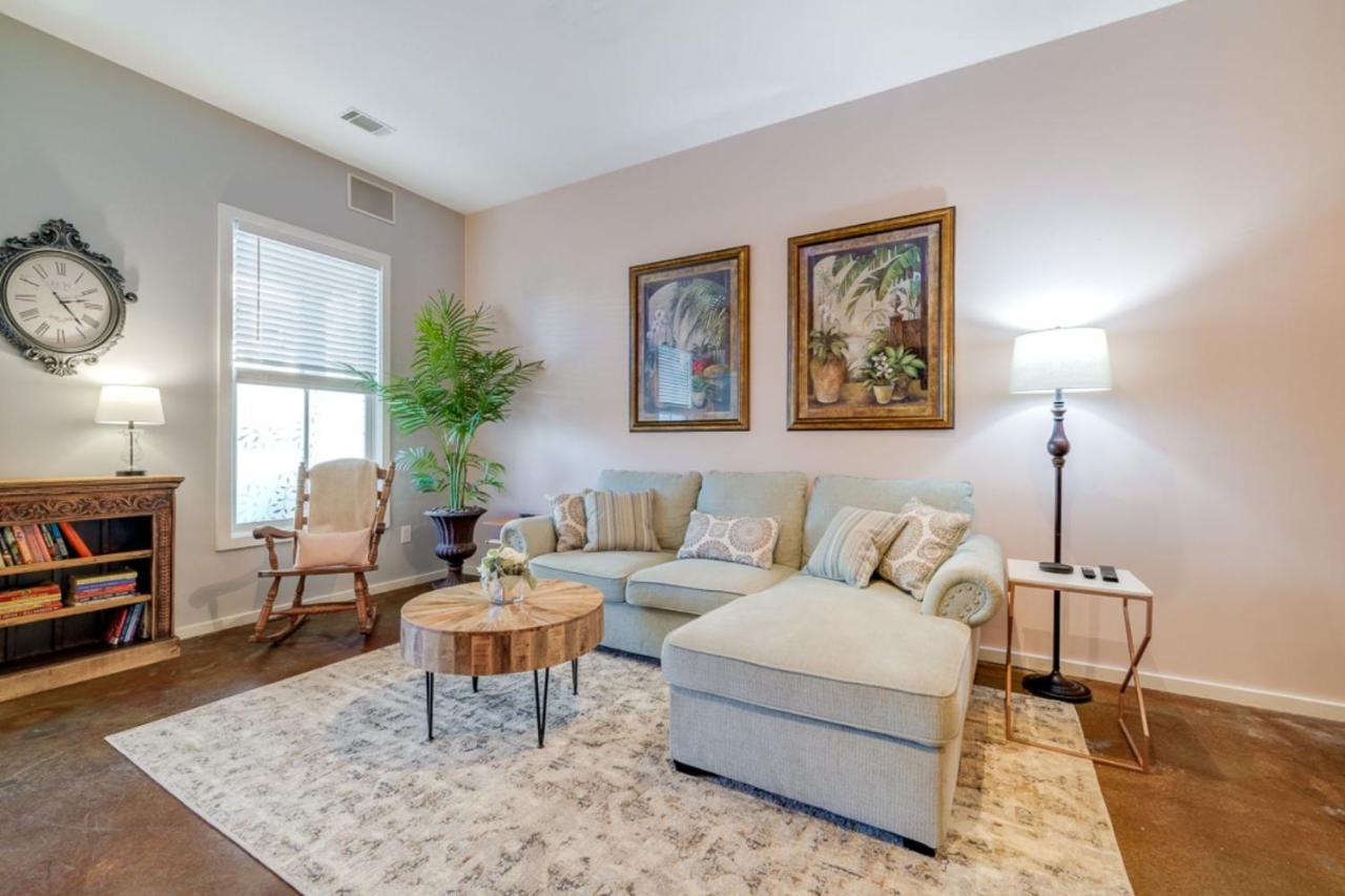 Southern Charmer-Historic District Downtown-Front Porch-Walk Score 90!!-Private Parking-1 Minute To Forsyth Park Савана Екстериор снимка