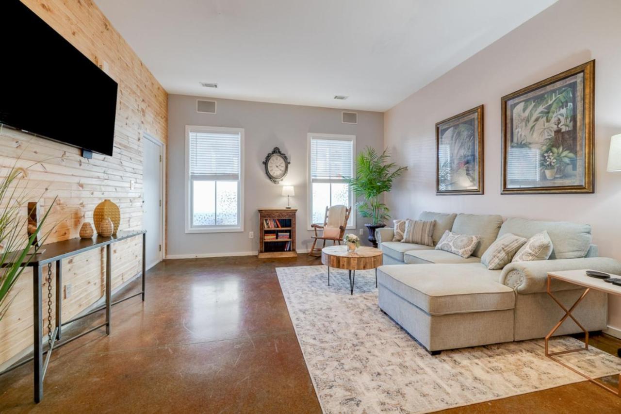Southern Charmer-Historic District Downtown-Front Porch-Walk Score 90!!-Private Parking-1 Minute To Forsyth Park Савана Екстериор снимка