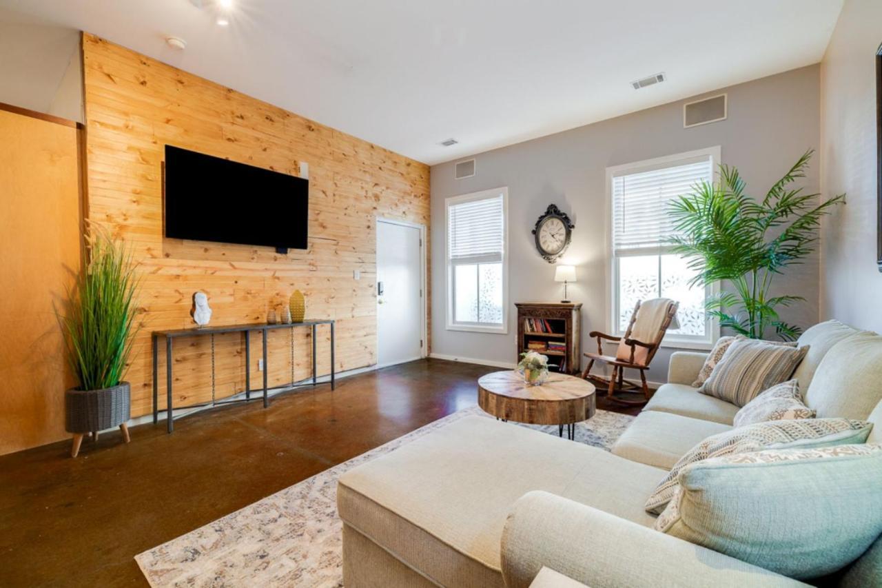 Southern Charmer-Historic District Downtown-Front Porch-Walk Score 90!!-Private Parking-1 Minute To Forsyth Park Савана Екстериор снимка